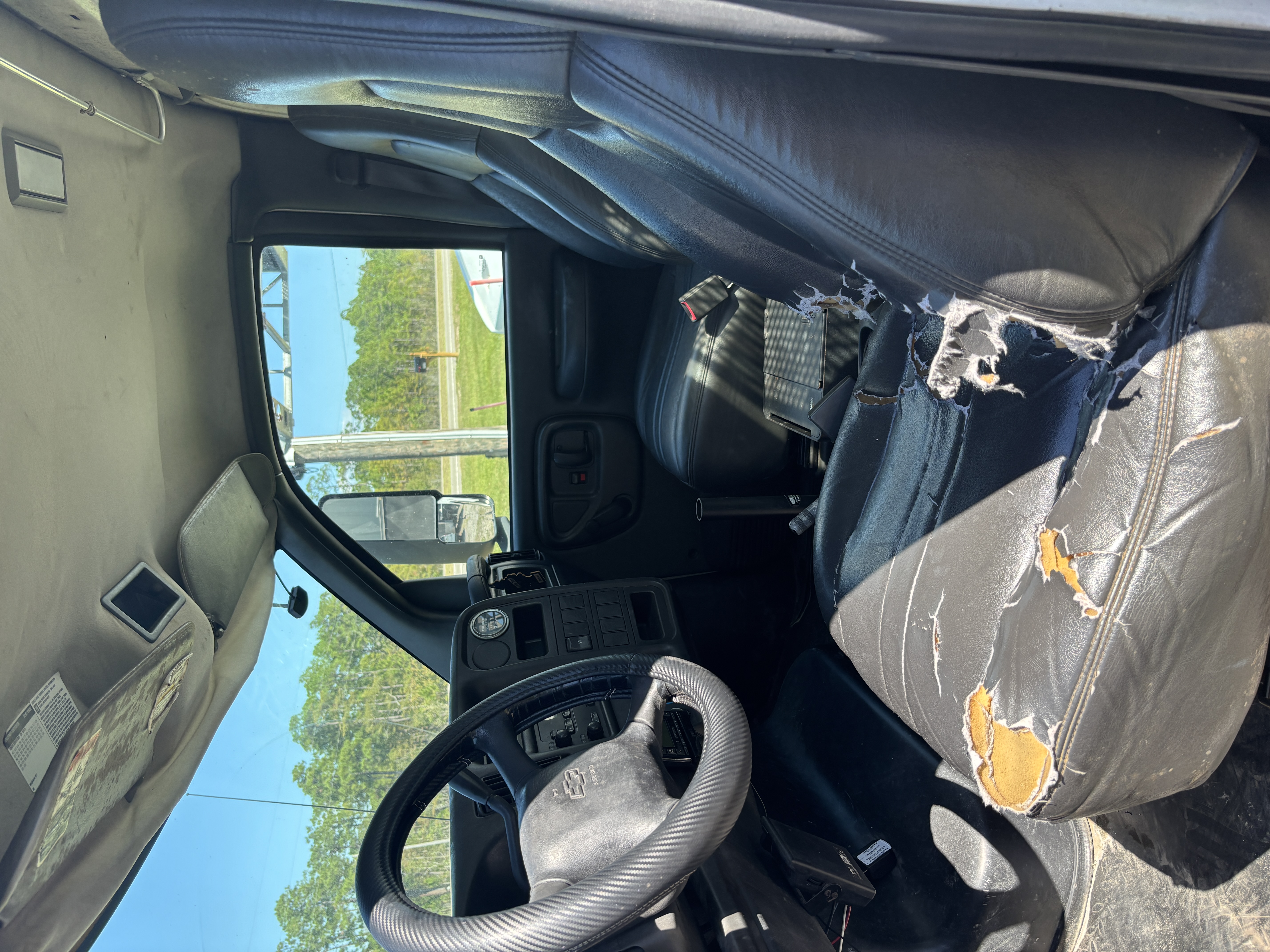 2005 CHEVROLET C4500 - Image 8